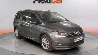 Usado VW Touran Advance 116 CV (85 kW) 2019 Gris Monovolumen