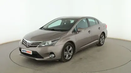 Usado Toyota Avensis Advance 125 CV (91 kW) 2014 Marrón Berlina