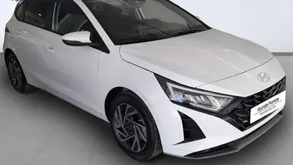 Ny Hyundai i20 100 HK (73 kW) 2025 Vit Halvkombi