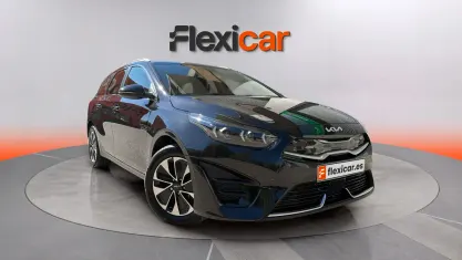 Usado Kia Ceed 141 CV (103 kW) 2025 Negro Utilitario