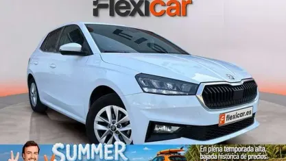 Usado Skoda Fabia Selection 95 CV (69 kW) 2025 Blanco Utilitario