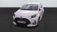 Blanco Usado 2021 Toyota Yaris Hybrid Active Utilitario | 17.400 € (Precio justo)