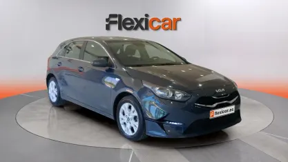 Usado Kia Ceed 136 CV (100 kW) 2023 Gris Utilitario