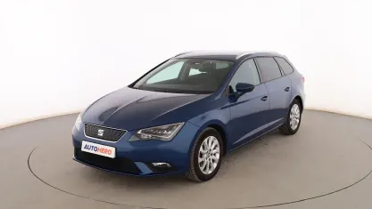 Usado Seat Leon Ecomotive 110 CV (80 kW) 2015 Azul Familiar