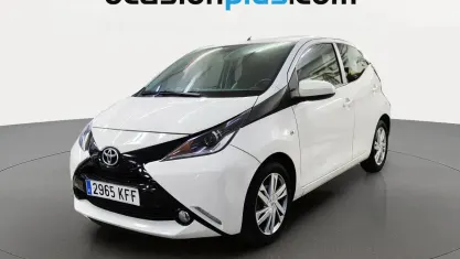 Occasion Toyota Aygo X-play 69 PK (50 kW) 2017 Wit Hatchback