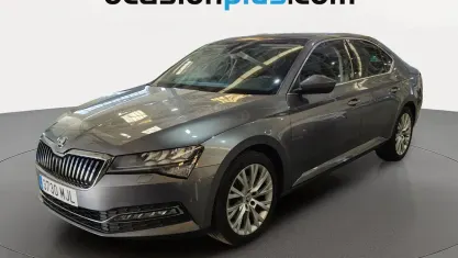 Usado Skoda Superb Style 150 CV (110 kW) 2023 Gris Berlina