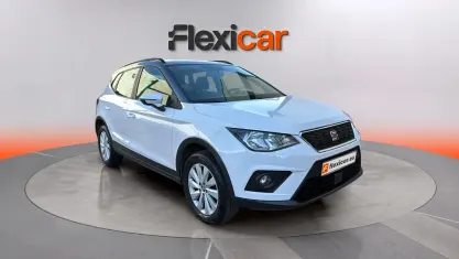 Usado Seat Arona Ecomotive 95 CV (69 kW) 2018 Gris SUV