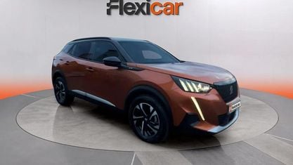 Używany Peugeot 2008 GT 131 KM (96 kW) 2023 Pomarańczowy SUV