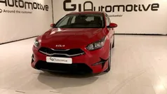 Rojo Nuevo 2025 Kia Ceed Familiar | 25.491 € (Un poco caro)