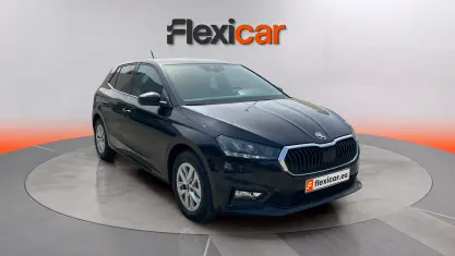 Usado Skoda Fabia Selection 95 CV (69 kW) 2025 Negro Utilitario