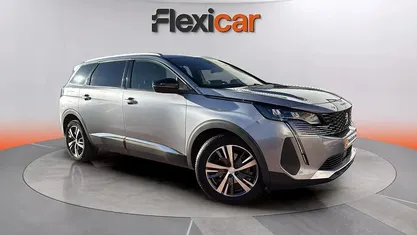 Usado Peugeot 5008 Allure 131 CV (96 kW) 2024 Gris Monovolumen