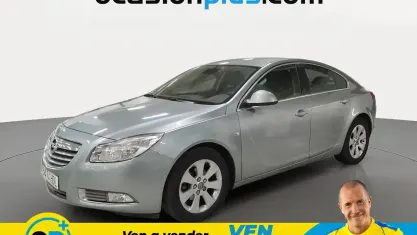 Usado Opel Insignia Edition 140 CV (102 kW) 2011 Plateado Berlina