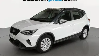 Usado Seat Arona Style 110 CV (80 kW) 2022 Blanco SUV