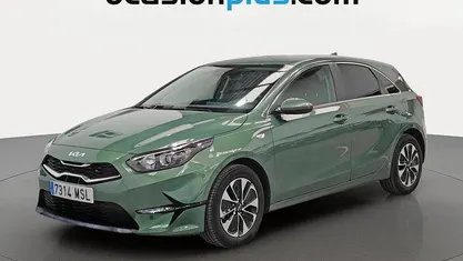 Usado Kia Ceed 101 CV (74 kW) 2024 Verde Utilitario