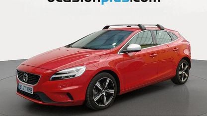Begagnad Volvo V40 R-Design Momentum 152 HK (111 kW) 2018 Röd Halvkombi