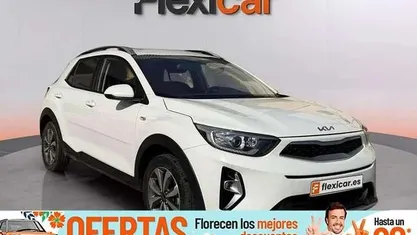 Usado Kia Stonic 84 CV (61 kW) 2022 Blanco SUV