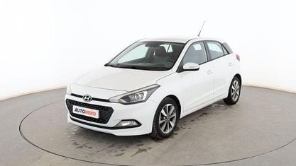 Używany Hyundai i20 GO! 75 KM (55 kW) 2015 Biały Sedan/Limuzyna