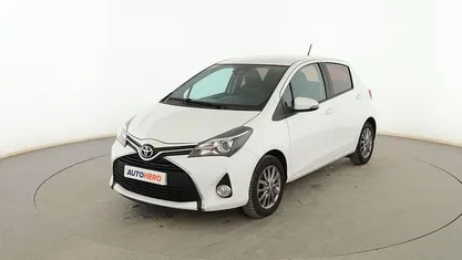 Usado Toyota Yaris Active 100 CV (73 kW) 2016 Blanco Berlina