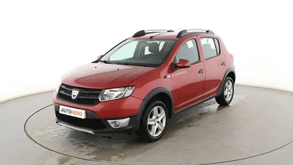 Usado Dacia Sandero Stepway 90 CV (66 kW) 2014 Rojo Berlina