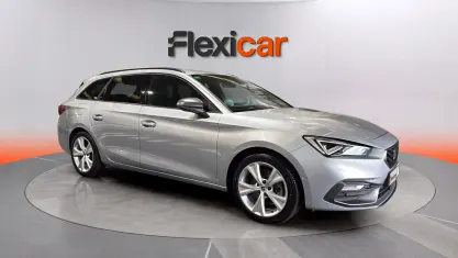 Usado Seat Leon FR 150 CV (110 kW) 2022 Gris Familiar