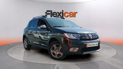 Usado Dacia Sandero Comfort 90 CV (66 kW) 2019 Gris Utilitario