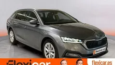 Usado 2023 Skoda Octavia Selection Familiar | 24.470 € (Precio justo)
