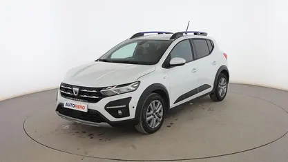 Usado Dacia Sandero Comfort 91 CV (66 kW) 2021 Blanco Utilitario