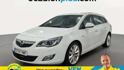 Usado Opel Astra Excellence 125 CV (91 kW) 2012 Blanco Familiar