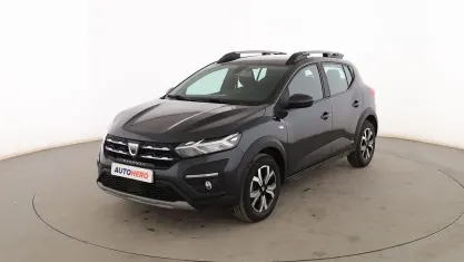 Usado Dacia Sandero Comfort 91 CV (66 kW) 2022 Gris Berlina