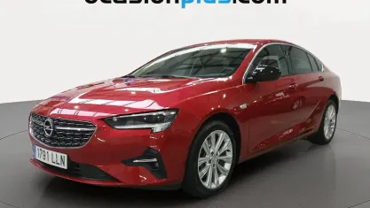Używany Opel Insignia Business Elegance 122 KM (89 kW) 2020 Czerwony Sedan/Limuzyna