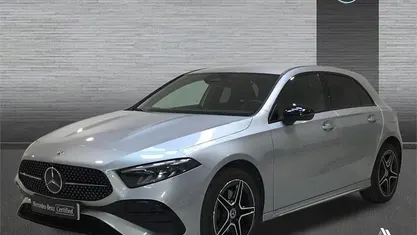 Plata hightech Usado 2024 Mercedes A250 AMG line Berlina | 34.900 € (Buen precio)