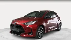 Rojo Usado 2021 Toyota Yaris Hybrid Style Berlina | 20.900 € (Precio justo)