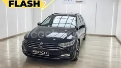 Negro Usado 2022 VW Passat Executive Familiar | 18.495 € (Buen precio)