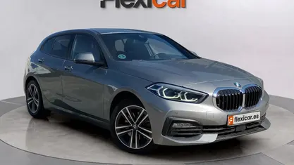 Usado BMW 118 Comfort Edition 150 CV (110 kW) 2022 Gris Utilitario
