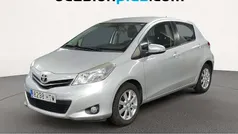 Gris plata Usado 2013 Toyota Yaris City Utilitario | 6990 € (Precio justo)