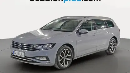 Używany VW Passat Executive 150 KM (110 kW) 2022 Szary Kombi