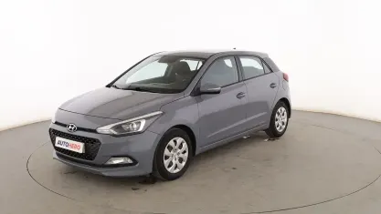 Usado Hyundai i20 85 CV (62 kW) 2015 Gris Berlina