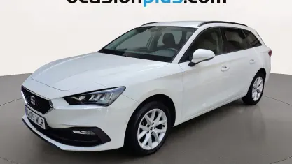Usado Seat Leon Style 150 CV (110 kW) 2023 Blanco Monovolumen
