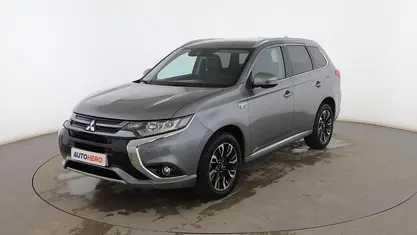 Gris Usado 2018 Mitsubishi Outlander P-HEV SUV | 19.399 € (Buen precio)