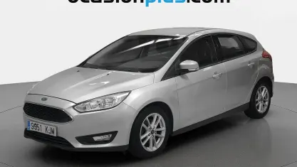 Usado Ford Focus Trend+ 125 CV (91 kW) 2018 Gris plata Utilitario