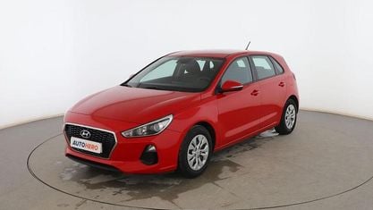 Käytetty Hyundai i30 120 HP (88 kW) 2017 Punainen Sedan