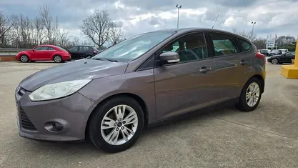 Käytetty Ford Focus Trend 115 HP (84 kW) 2012 Harmaa Viistoperä