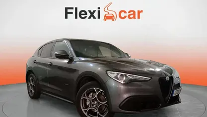 Usado Alfa Romeo Stelvio Sprint 200 CV (147 kW) 2022 Gris SUV