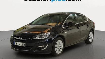 Usado Opel Astra Excellence 136 CV (100 kW) 2015 Negro Berlina