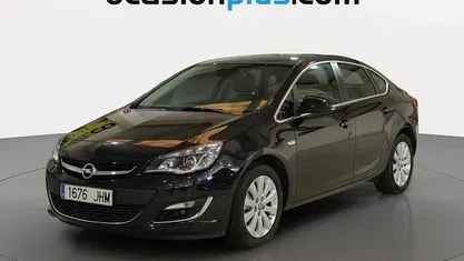 Usado Opel Astra Excellence 136 CV (100 kW) 2015 Berlina