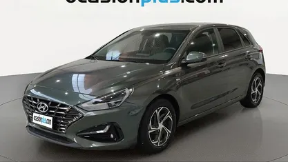 Usado Hyundai i30 120 CV (88 kW) 2022 Gris Utilitario