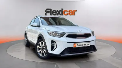 Usado Kia Stonic 84 CV (61 kW) 2023 Blanco SUV