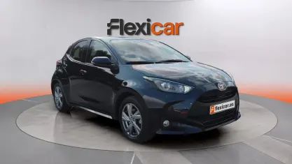 Usado Toyota Yaris Hybrid Active 116 CV (85 kW) 2025 Negro Berlina