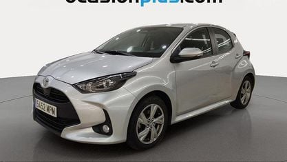 Usado Toyota Yaris Hybrid Active 116 CV (85 kW) 2024 Gris Utilitario