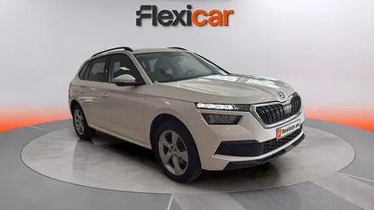 Usado Skoda Kamiq Active 95 CV (69 kW) 2020 Blanco SUV